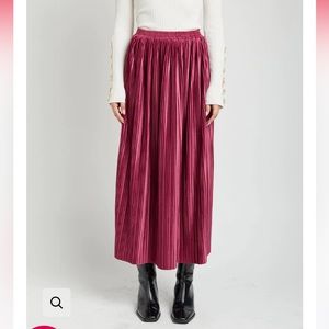 En Saison Rozlyn Pleated Midi Skirt NWT